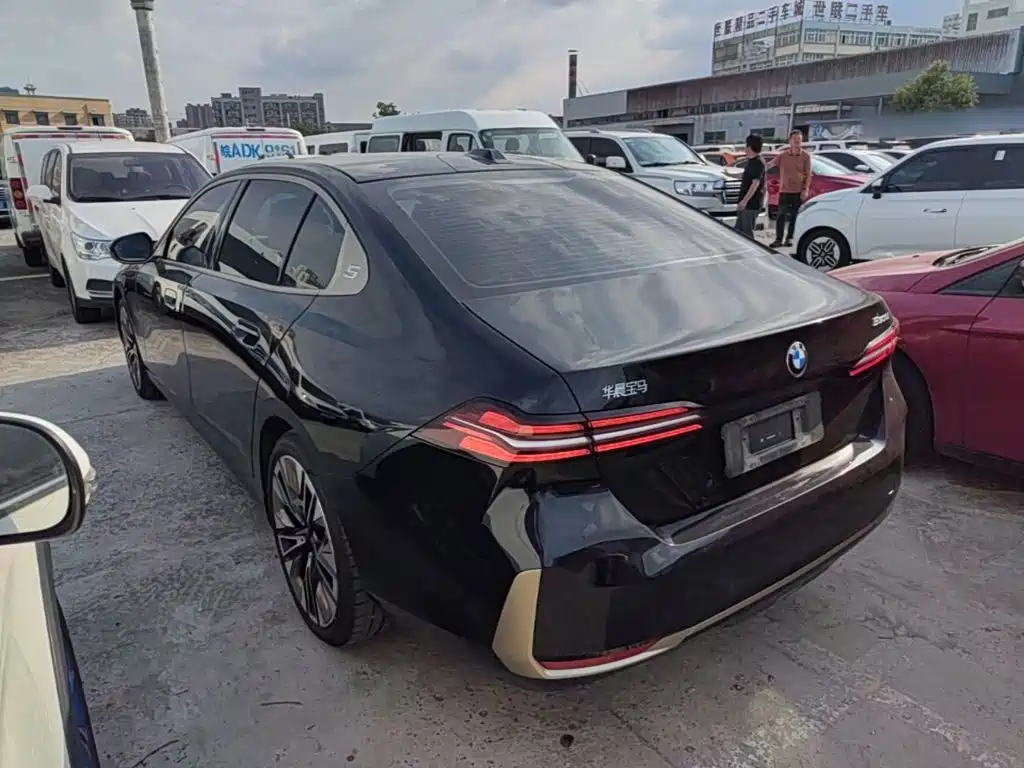BMW 5 Series — миниатюра 5