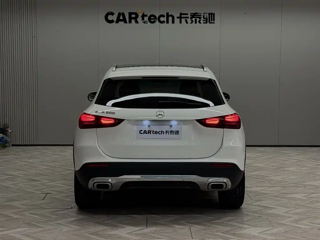 MERCEDES-BENZ GLA