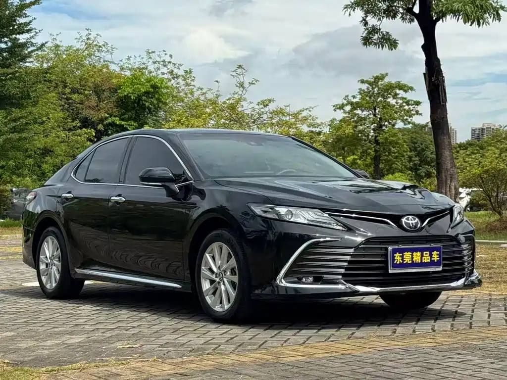 Toyota Camry — миниатюра 3
