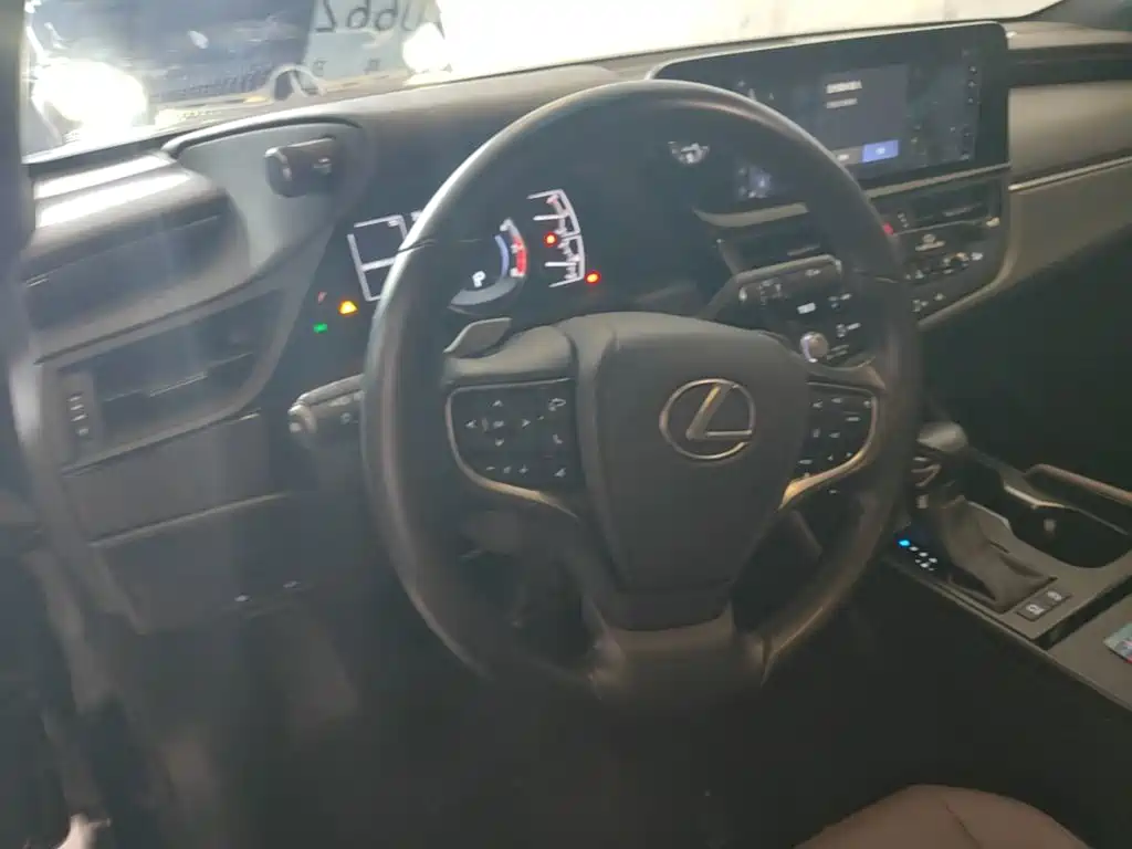 Lexus ES — миниатюра 11