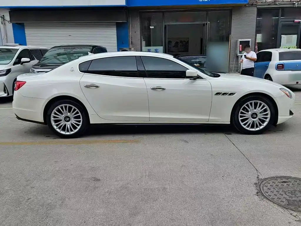 Maserati Quattroporte — миниатюра 5