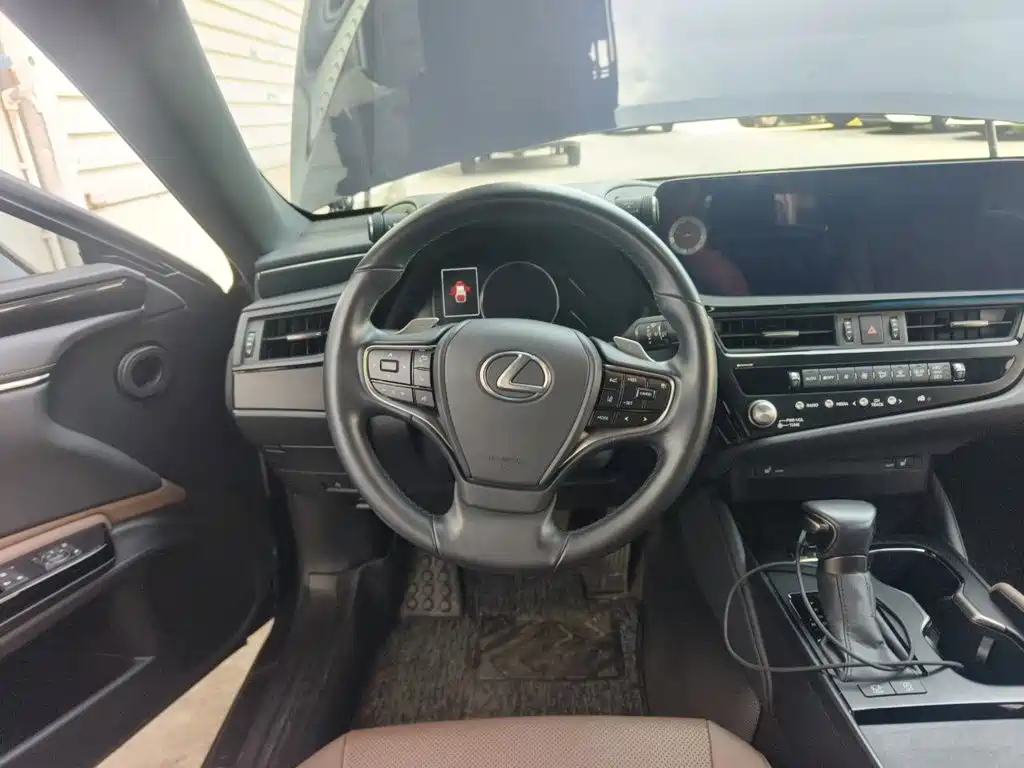 Lexus ES — миниатюра 6
