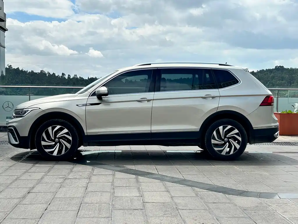Volkswagen Tiguan L — миниатюра 4