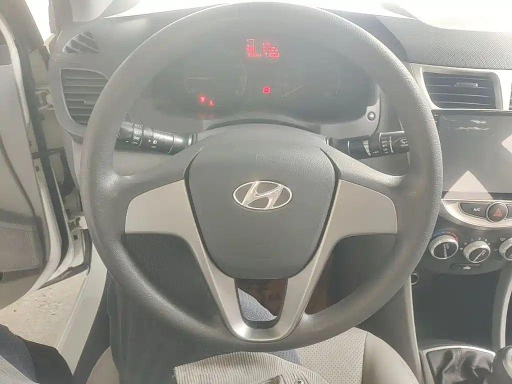 Hyundai Verna — миниатюра 11