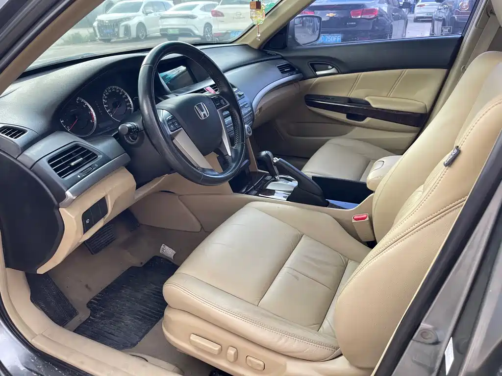 Honda Accord — миниатюра 9