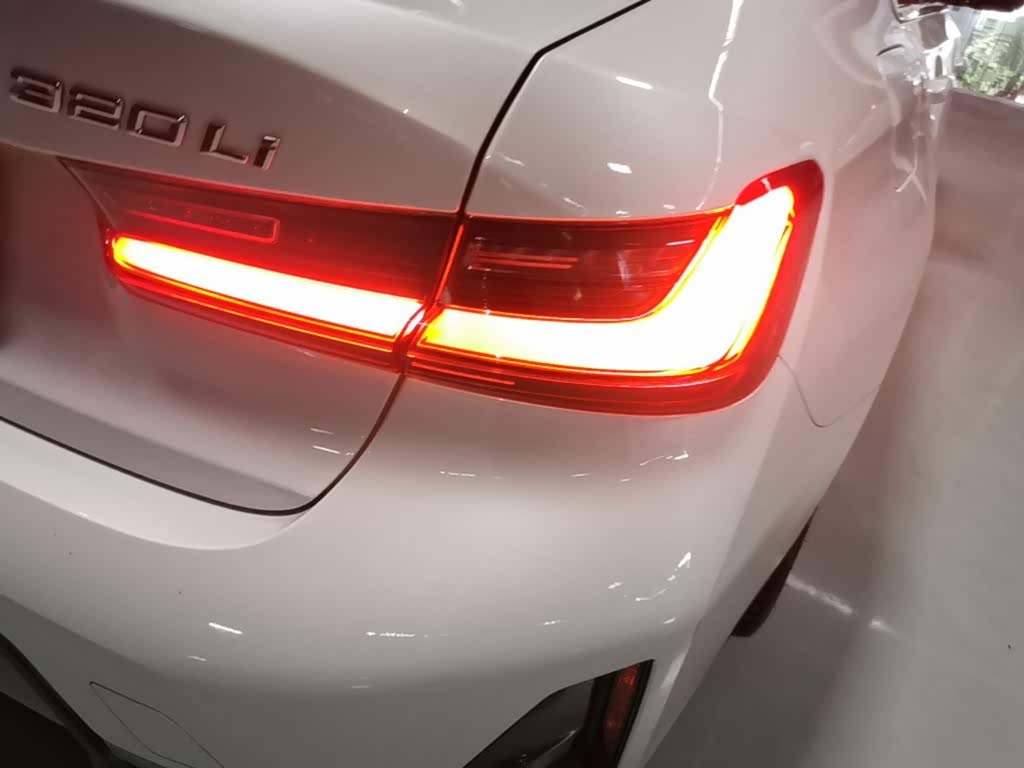 BMW 3 Series 2.0 л 2024 г. Белый, пробег 38400 км