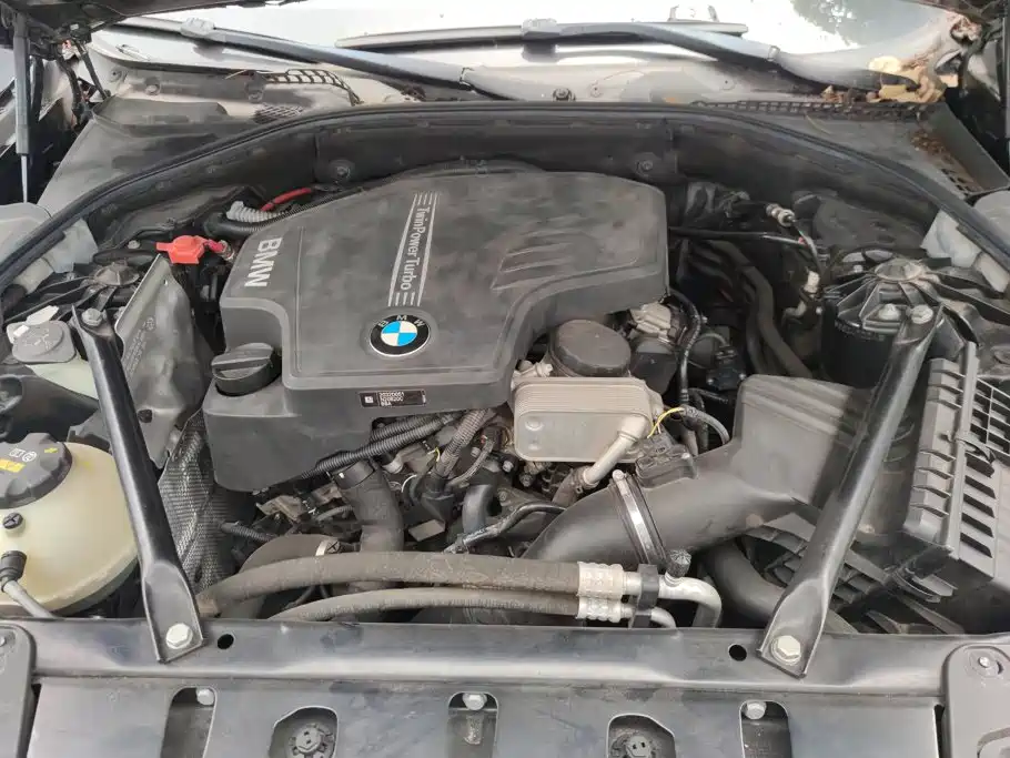 BMW 5 Series — миниатюра 9