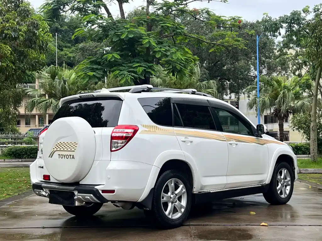 Toyota RAV4 2011 2.0L AT Luxury