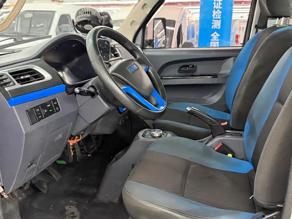 SRM Xinyuan T5L EV — миниатюра 9