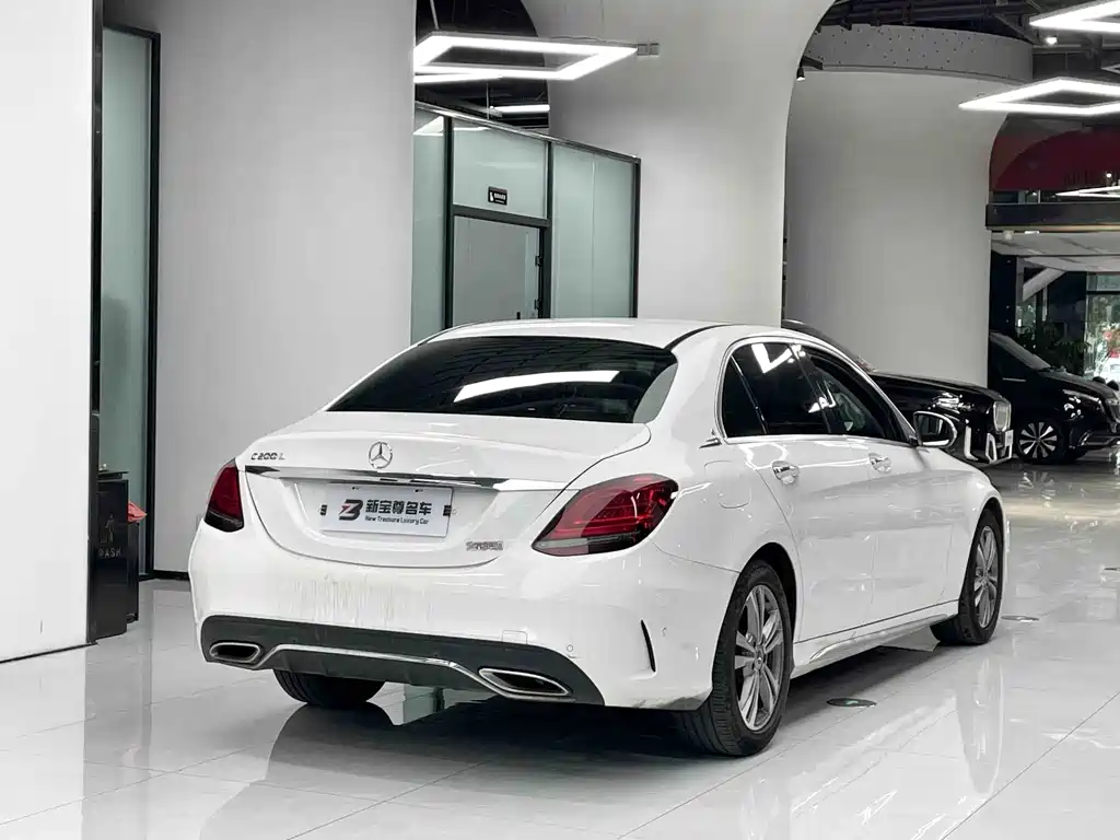 Mercedes-Benz C-Class — миниатюра 12
