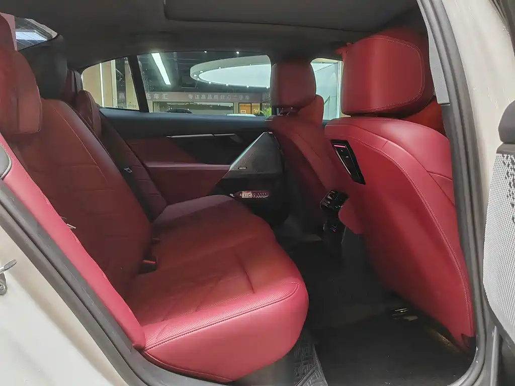 BMW 5 Series — миниатюра 19