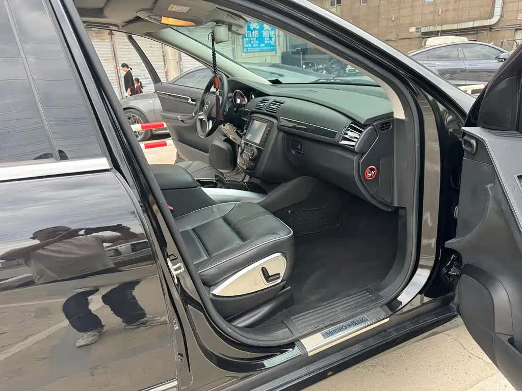 Mercedes-Benz R 2017 R 320 4MATIC
