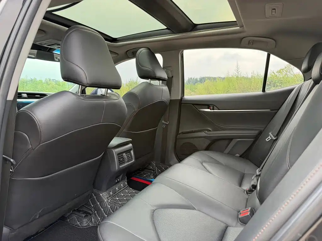 Toyota Camry — миниатюра 6