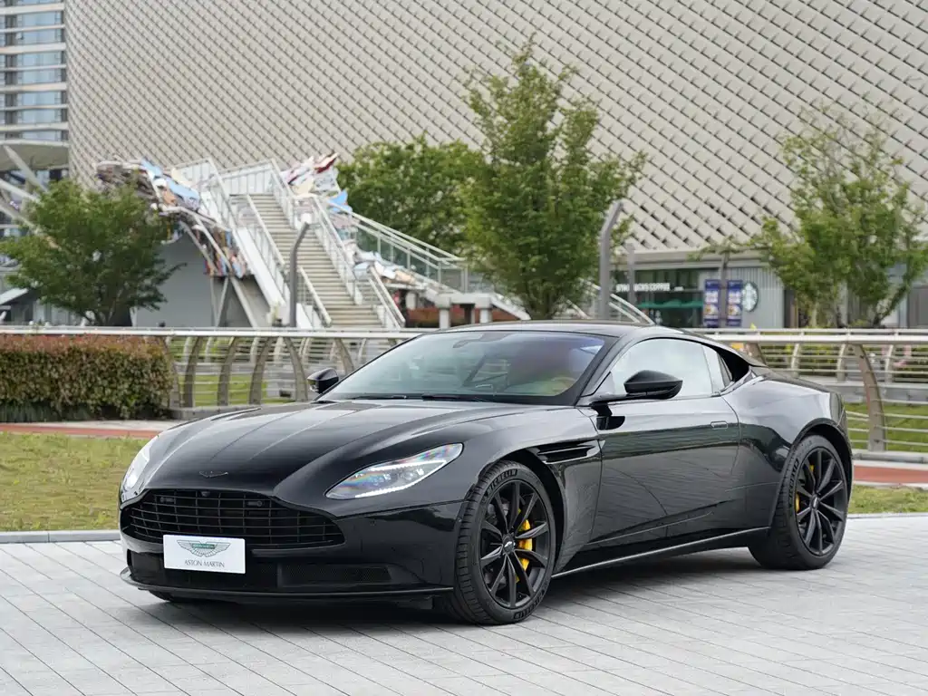 Aston Martin DB11 2021