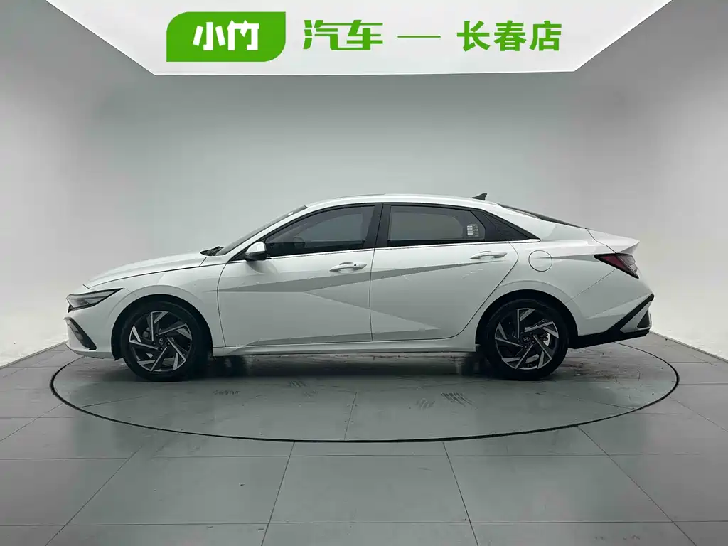 Hyundai Elantra 2023 1.5L CVT LUX Luxury