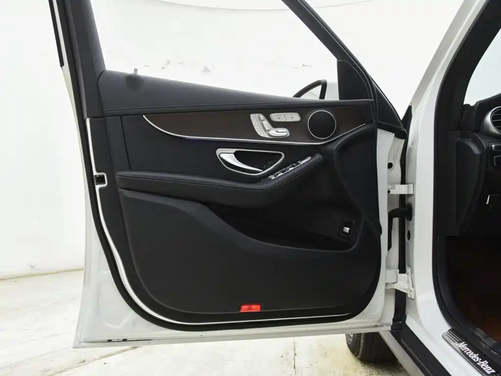 Mercedes-Benz GLC — миниатюра 8