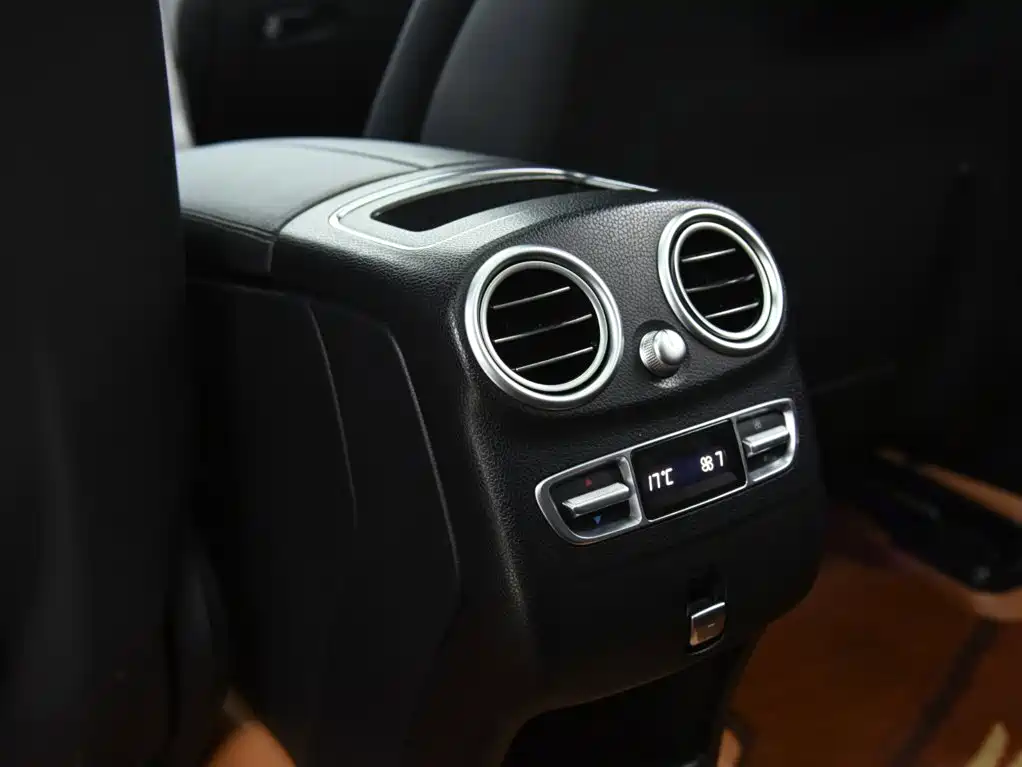 Mercedes-Benz GLC — миниатюра 16