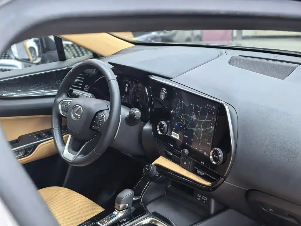 Lexus NX — миниатюра 21
