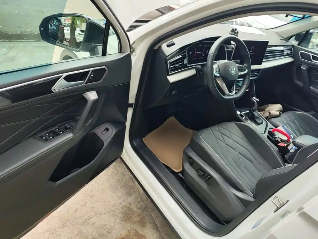 Volkswagen Tiguan L — миниатюра 16