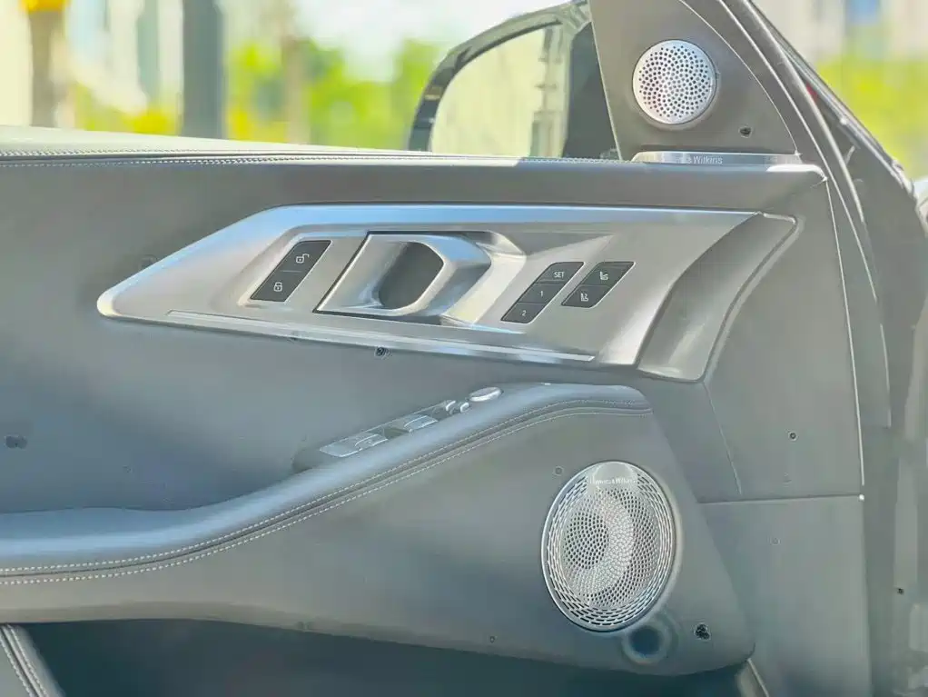 BMW XM — миниатюра 10
