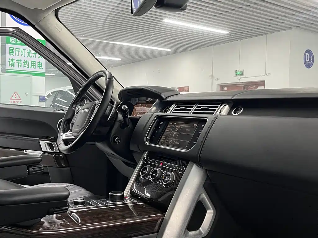 Land Rover Range Rover — миниатюра 12