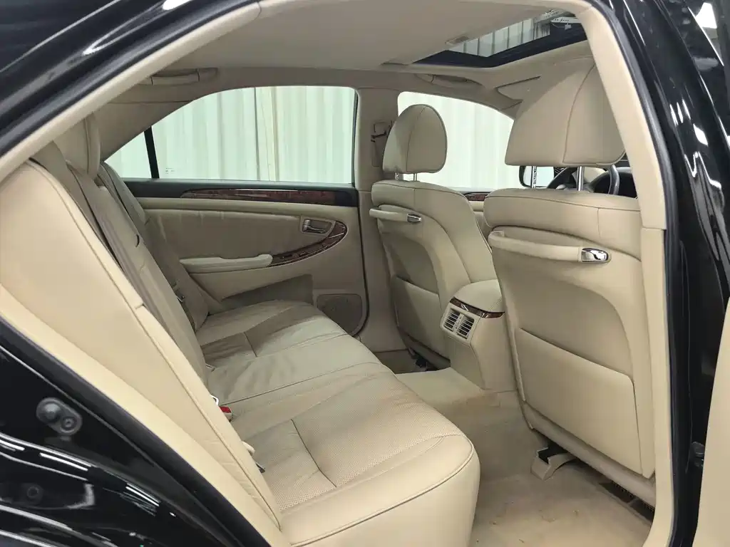 Toyota Crown — миниатюра 7