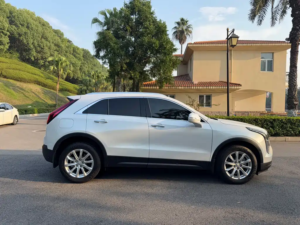 CADILLAC XT4