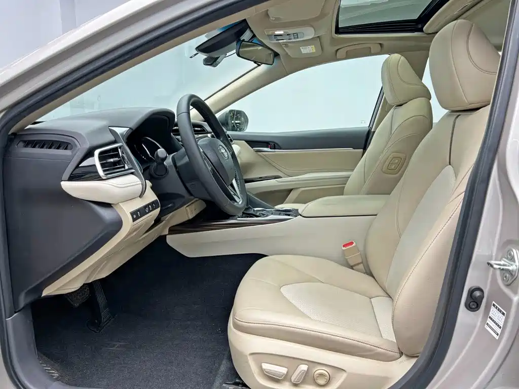 Toyota Camry — миниатюра 14