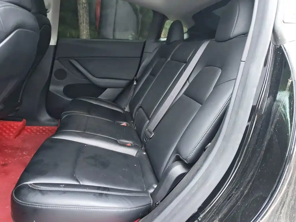 Tesla Model Y — миниатюра 18