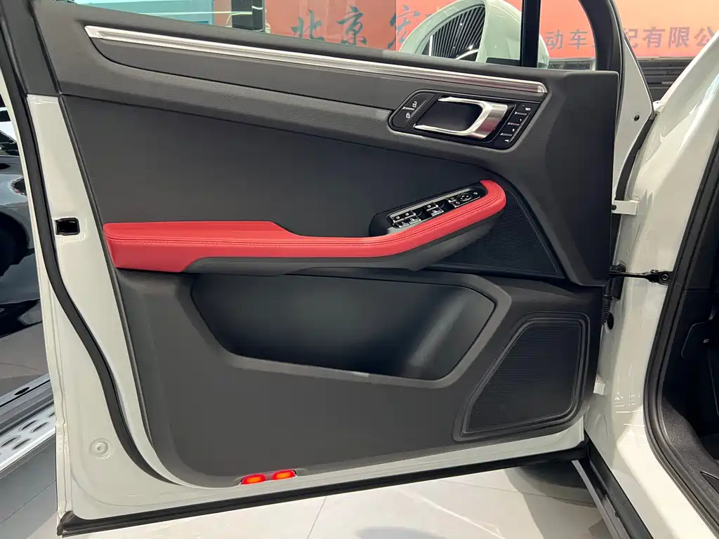 Porsche Macan — миниатюра 7