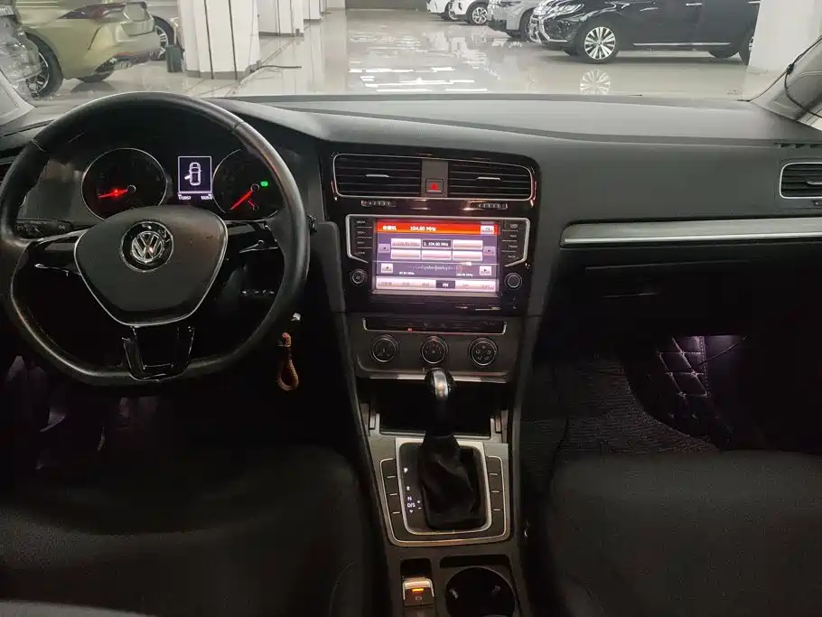 Volkswagen Golf — миниатюра 12
