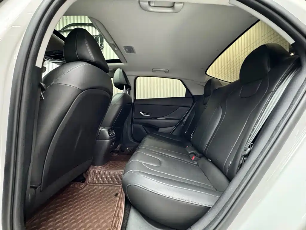 Hyundai Elantra — миниатюра 10