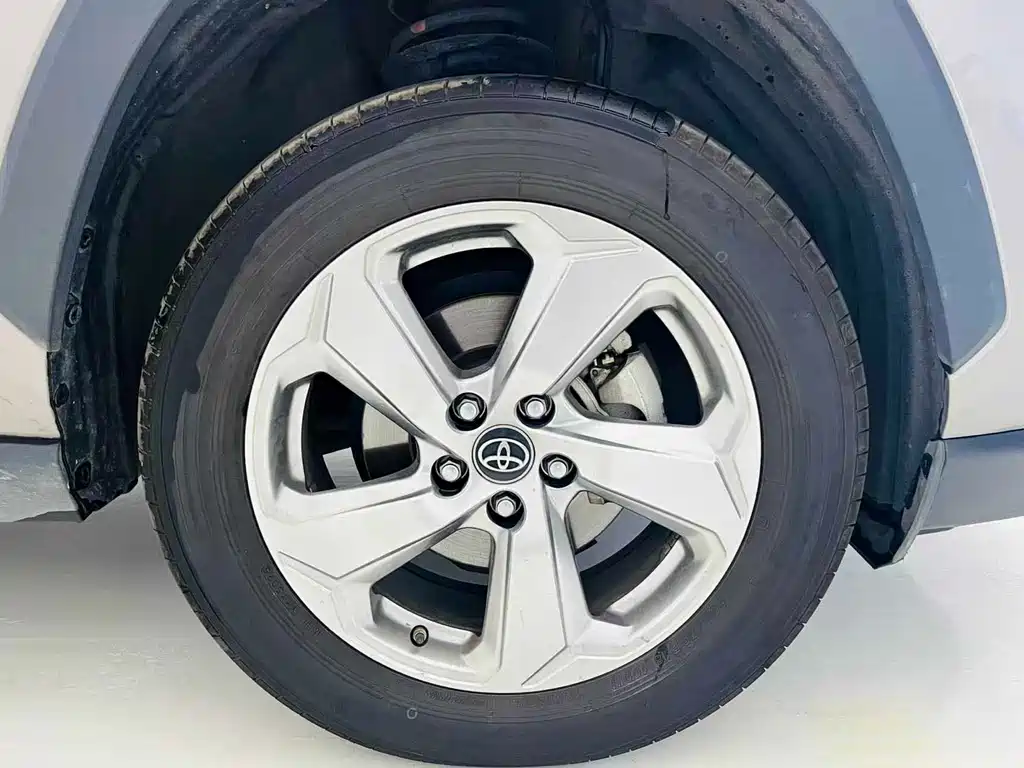Toyota RAV4 — миниатюра 15