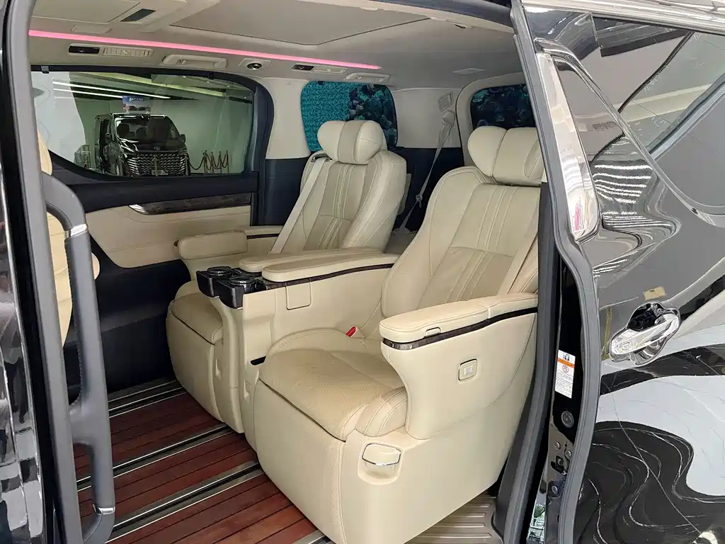 Toyota Alphard — фотографии объявления, Фото 17