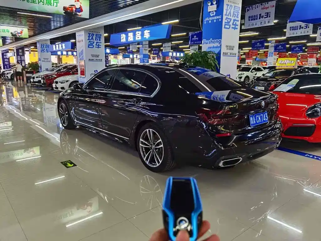 BMW 7 Series — миниатюра 11