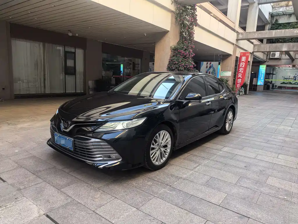TOYOTA CAMRY