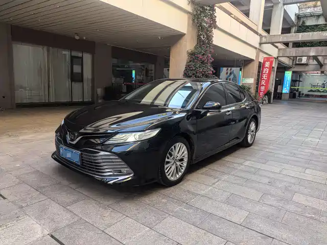 TOYOTA CAMRY