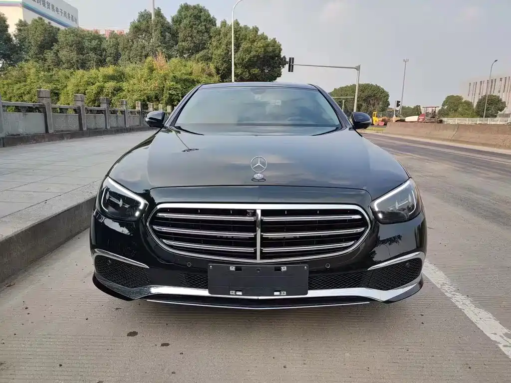 Mercedes-Benz E-Class — миниатюра 2
