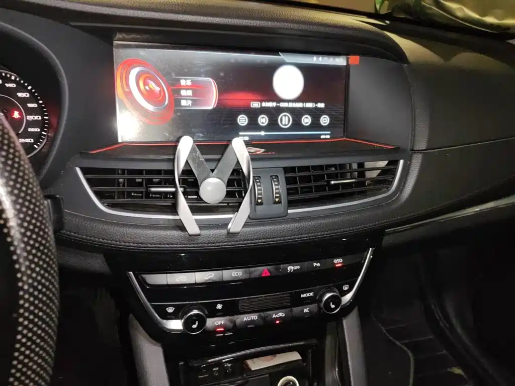 Borgward BX7 — миниатюра 9