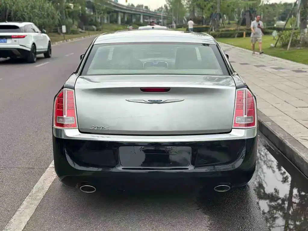 Chrysler 300C — миниатюра 11