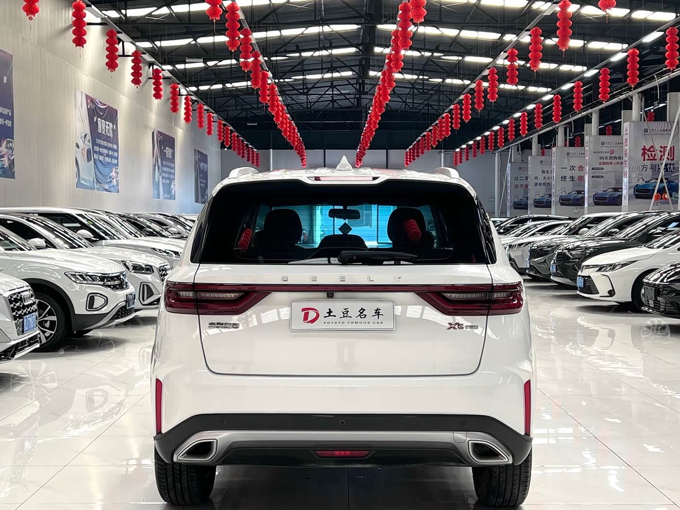 Geely Emgrand X6 1.4 л 2021 г. Белый, пробег 31000 км