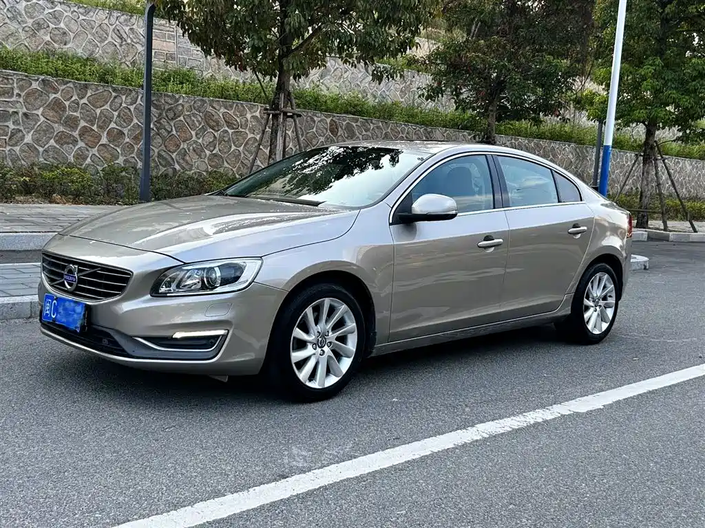 Купить Volvo S60