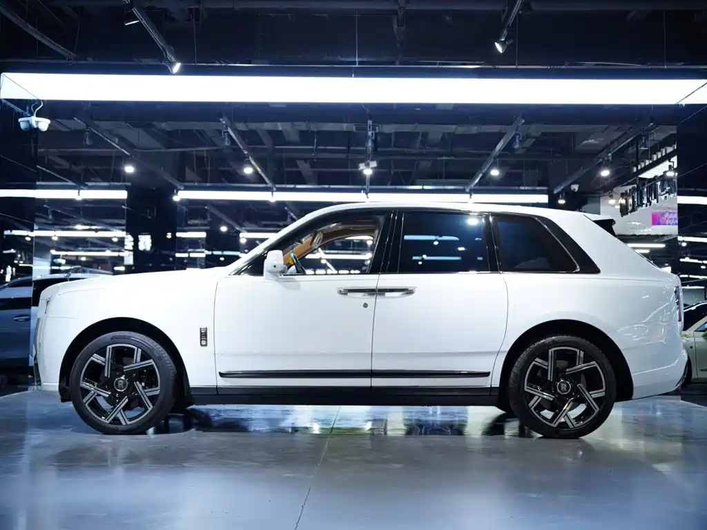 Rolls-Royce Cullinan — миниатюра 11