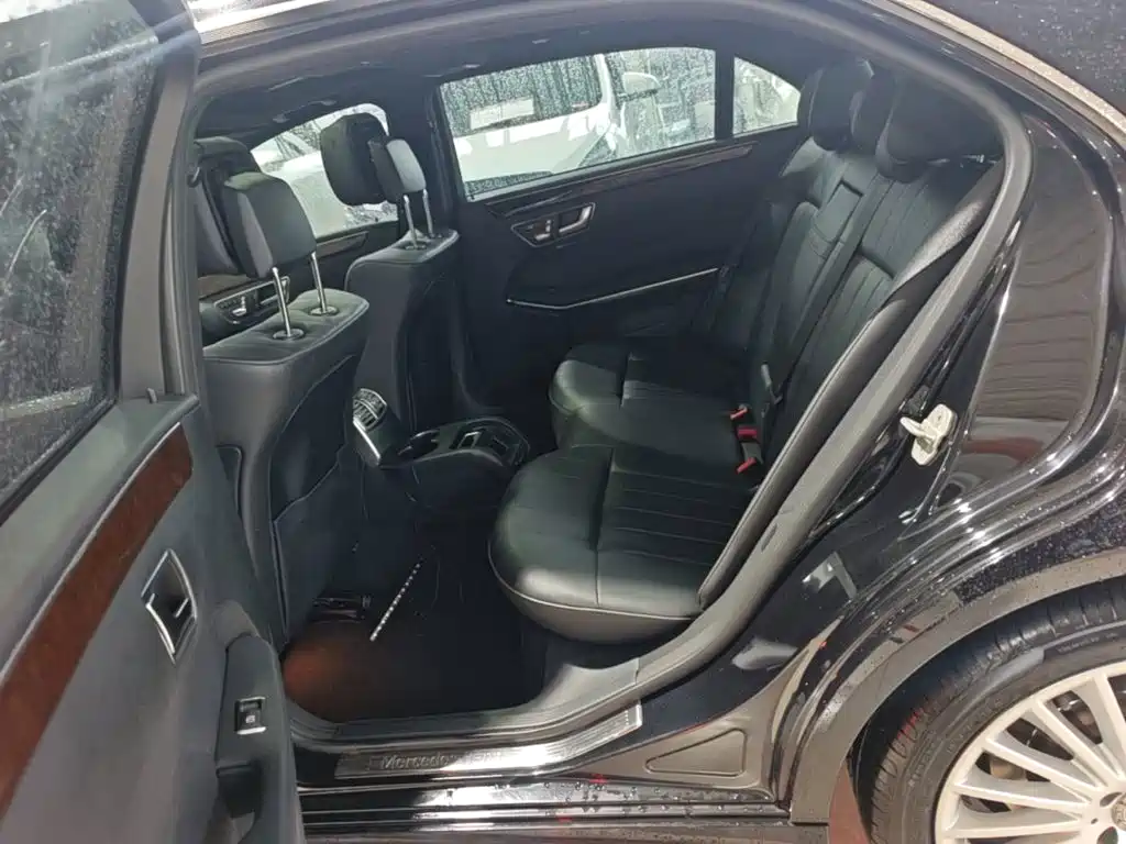 Mercedes-Benz E-Class — миниатюра 17