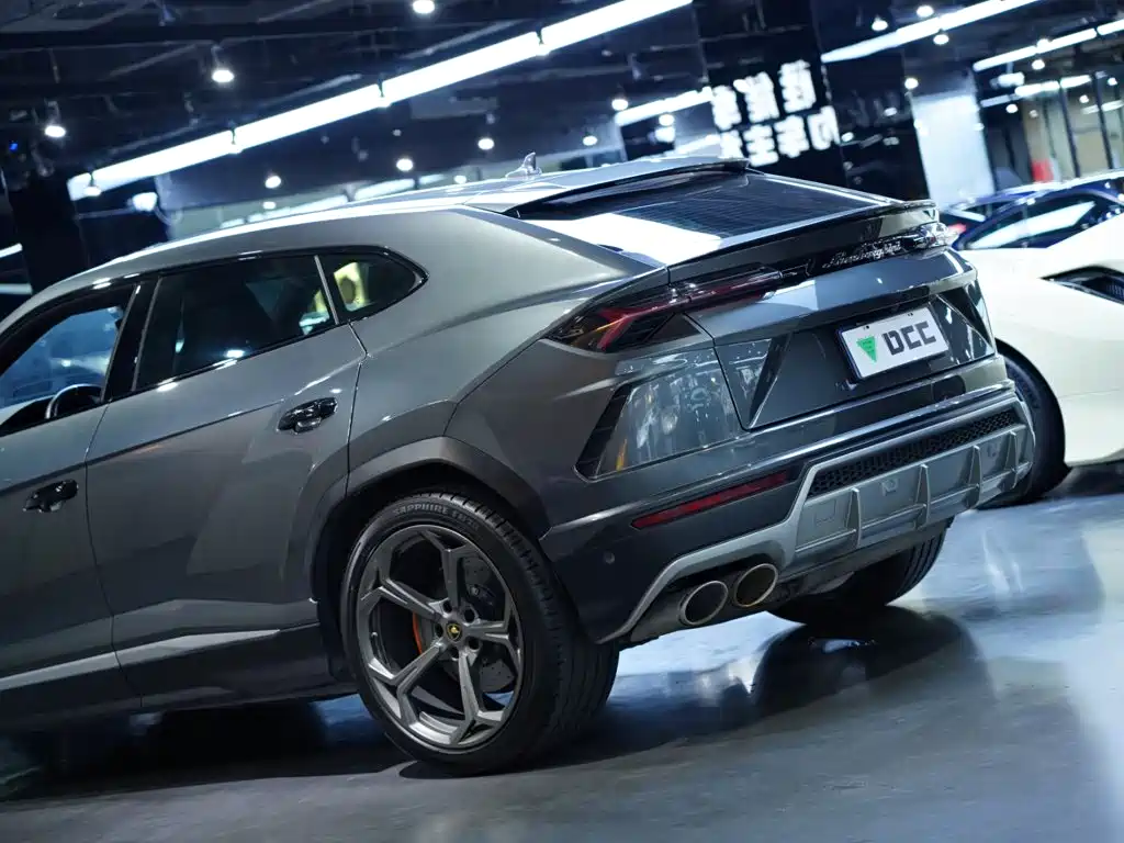 Lamborghini Urus — миниатюра 12