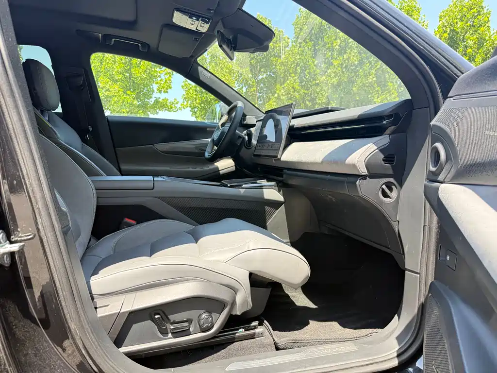 Lynk & Co 08 EM-P 2024 120km Plus