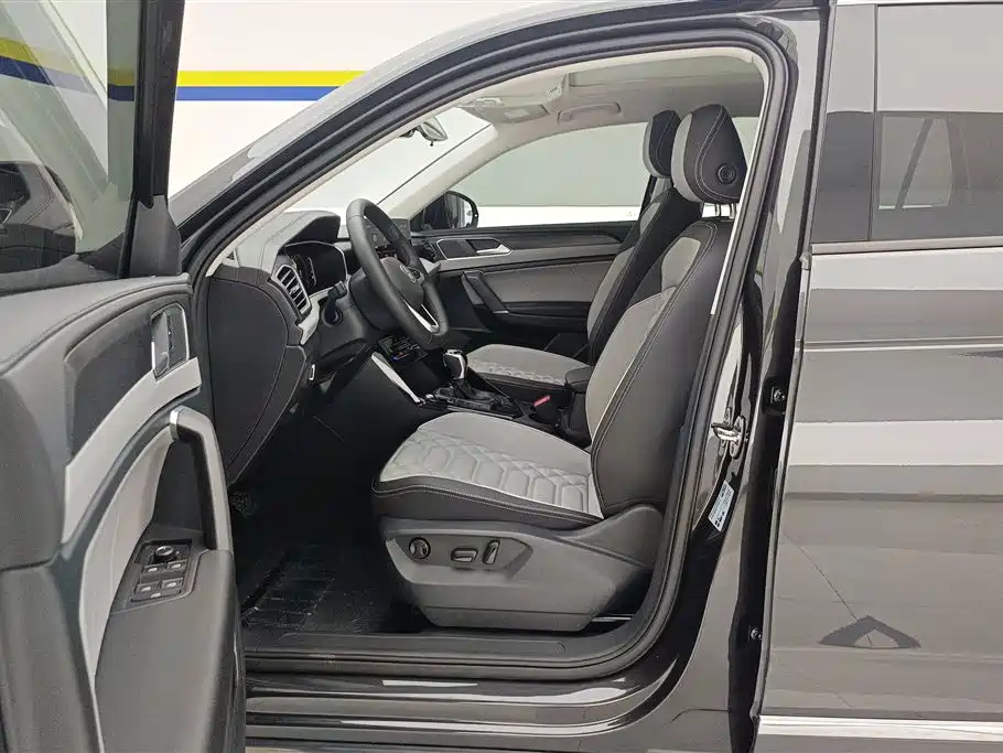 Volkswagen Tayron 2025 300TSI