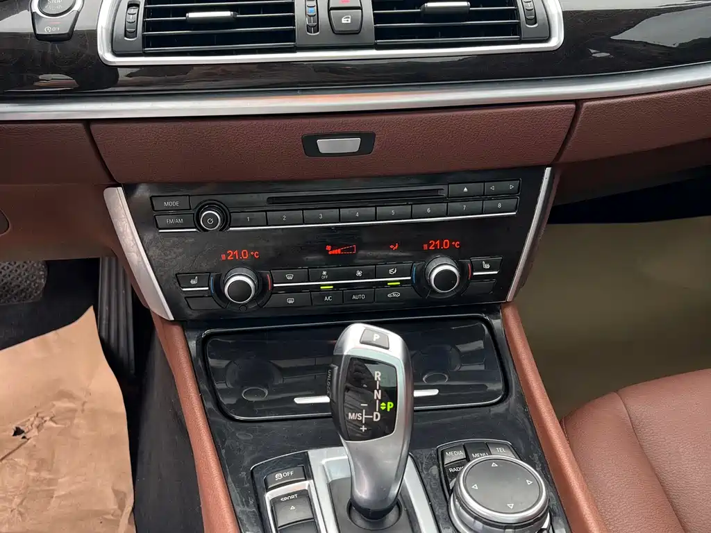 BMW 5 Series GT 5 GT 2015 528i Lead
