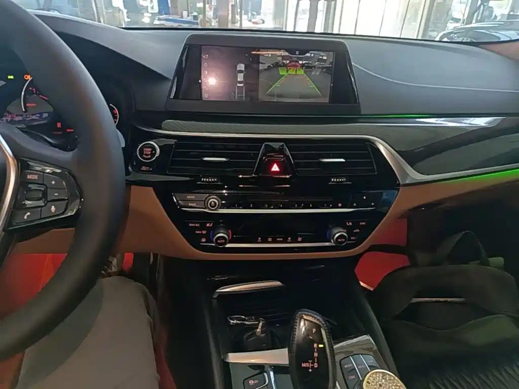 BMW 5 Series — миниатюра 13