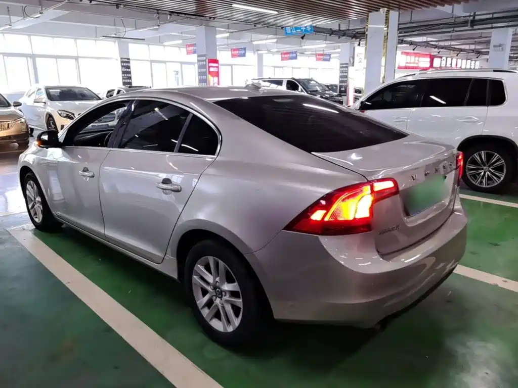 Volvo S60 — миниатюра 5